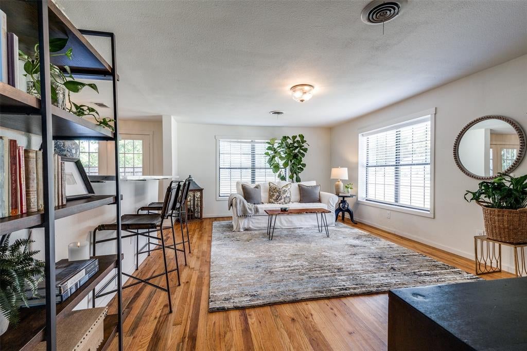 5415 Dartmouth Avenue, River Oaks