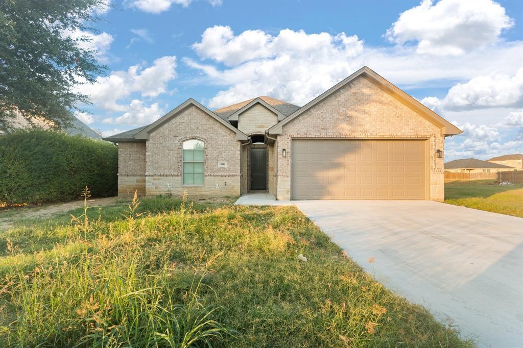1707 Lakeway Drive, Cleburne