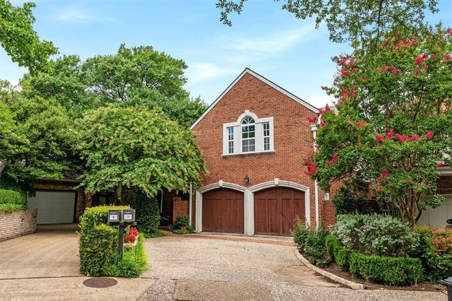 7 Queensview Court, Dallas