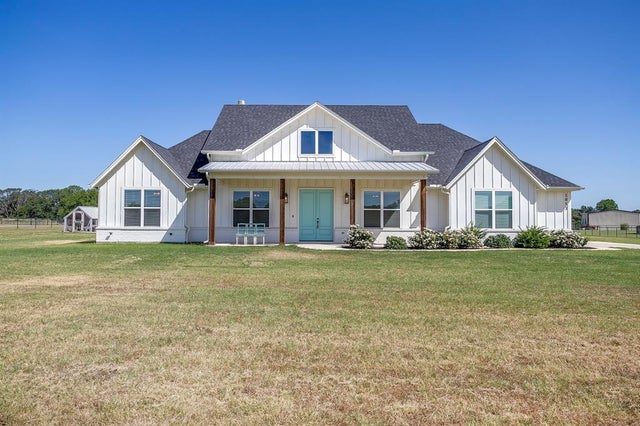 1053 Paradise Parkway, Poolville