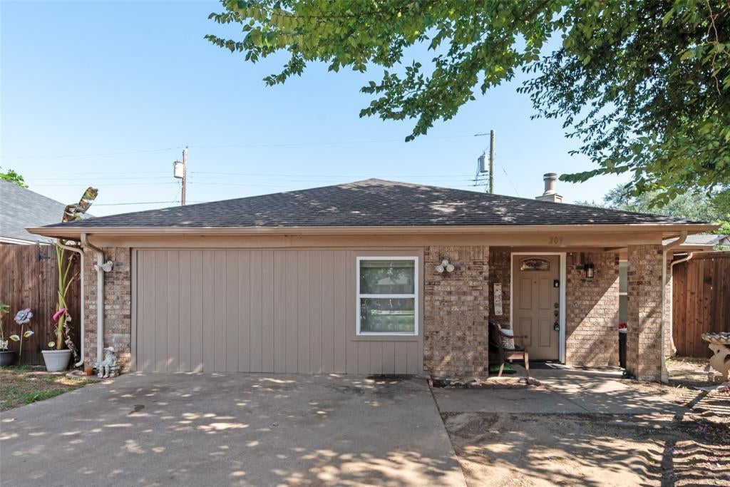 209 Alexander Court, Irving