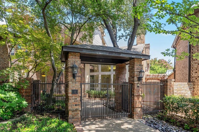 4 Braewick Court, Dallas