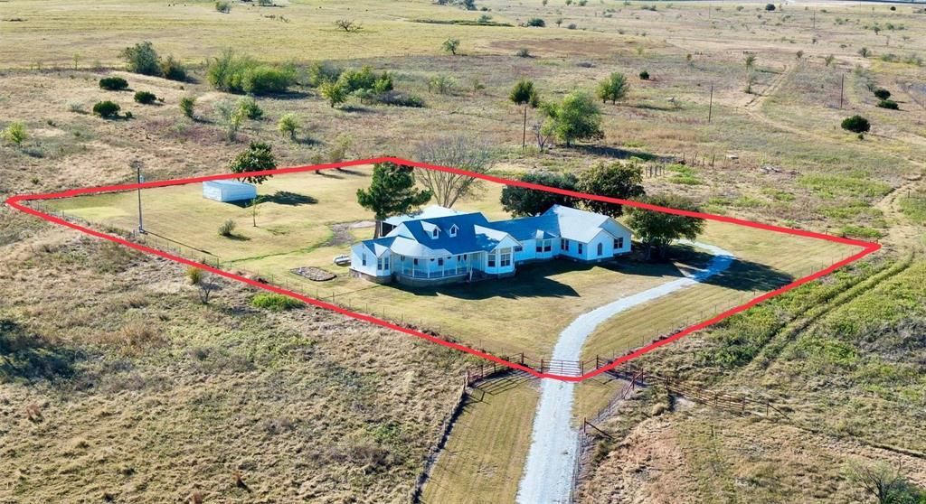 596 County Road 3425, Clifton