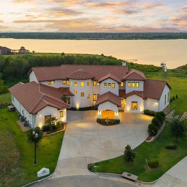 7421 Waters Edge Court, The Colony