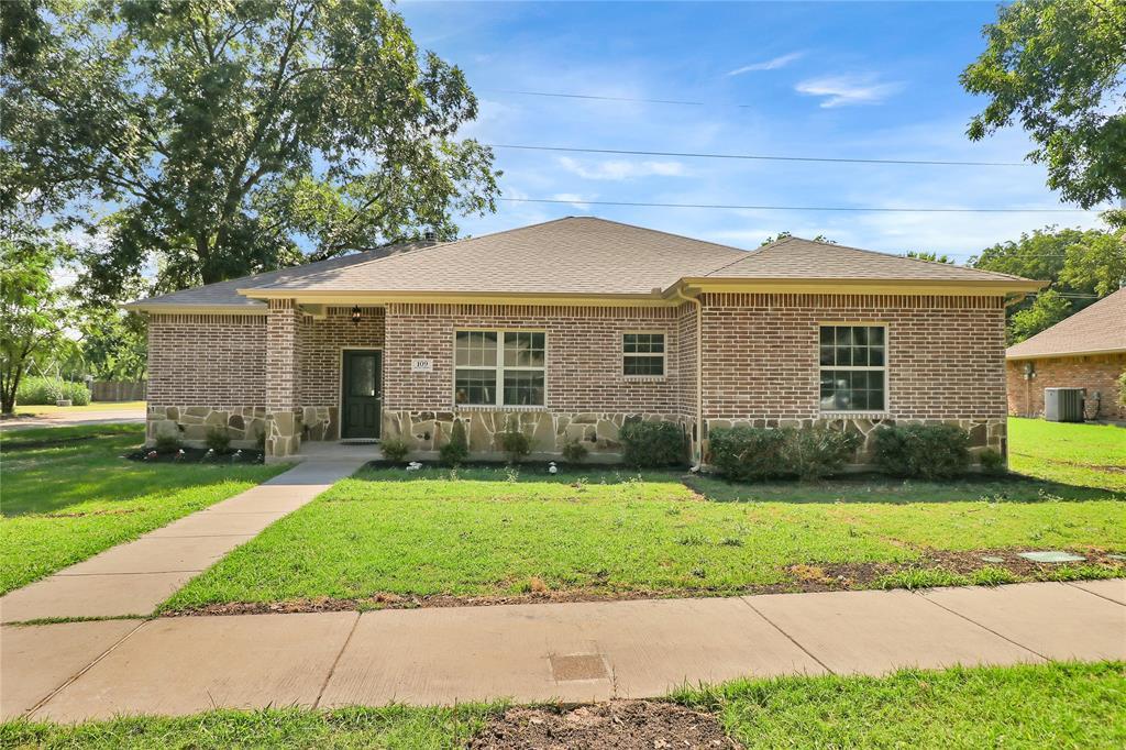 109 Pecan Grove, Lancaster