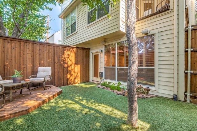 3955 Cole Avenue, Dallas