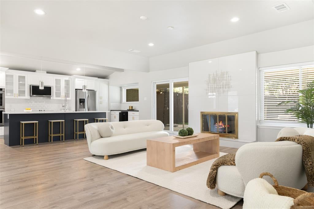 6350 Glennox Lane, Dallas