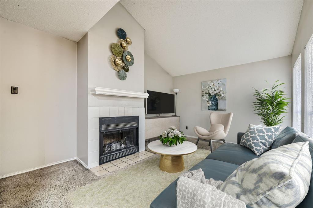 1424 Meadowood Village Drive, Fort Worth