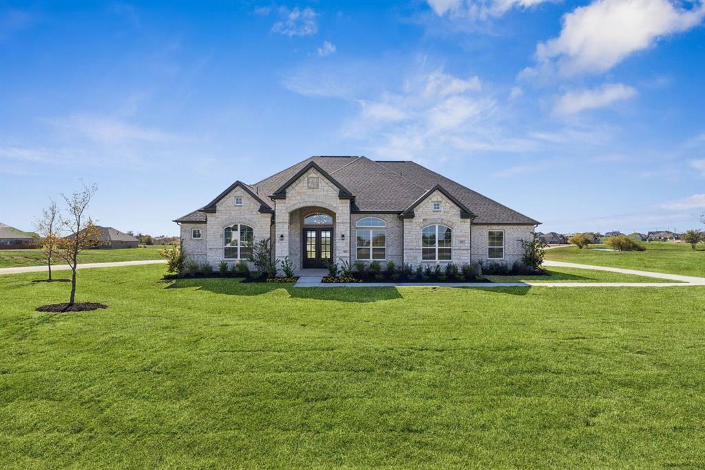 121 Swan Lake Drive, Waxahachie