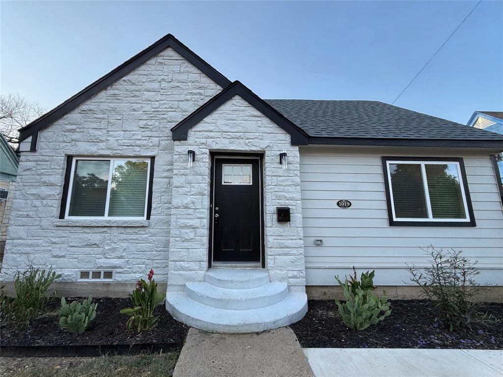 1019 E Waco Avenue, Dallas