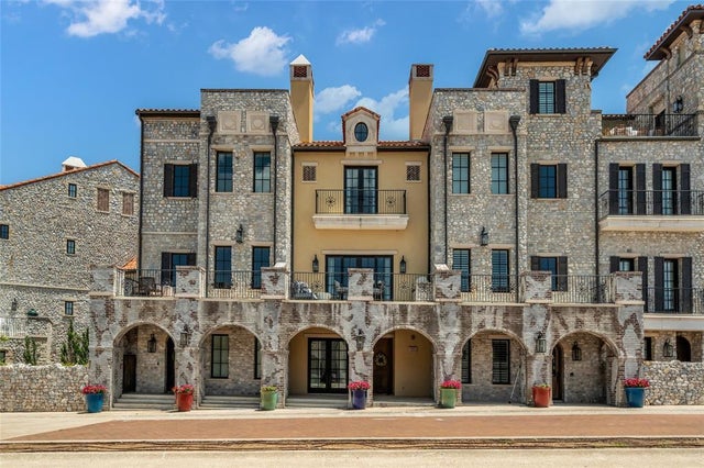 69 Cortes Drive, Westlake