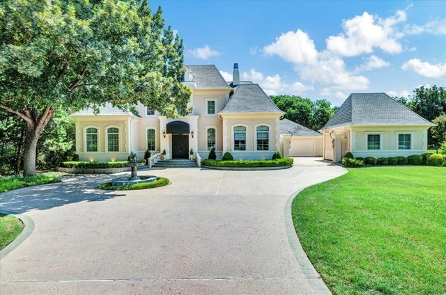 370 Oakwood Trail, Fairview