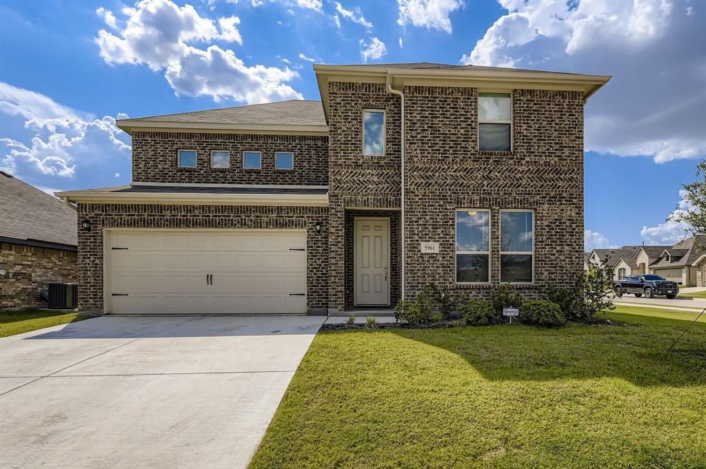 5961 Halls Lake Loop, Fort Worth