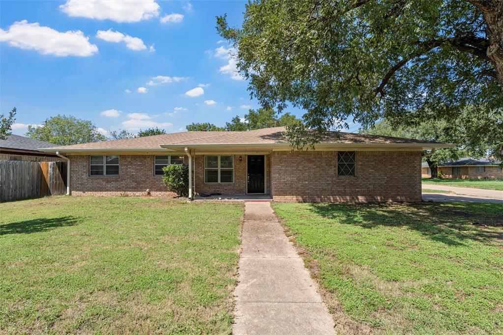 409 Delview Drive, Lacy Lakeview