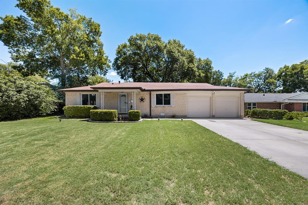 404 E Alexander Lane, Euless