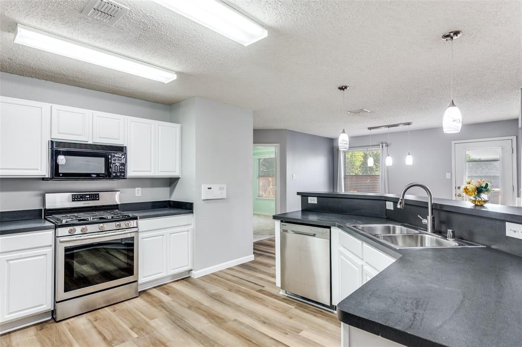2704 Country Grove Trail, Mansfield