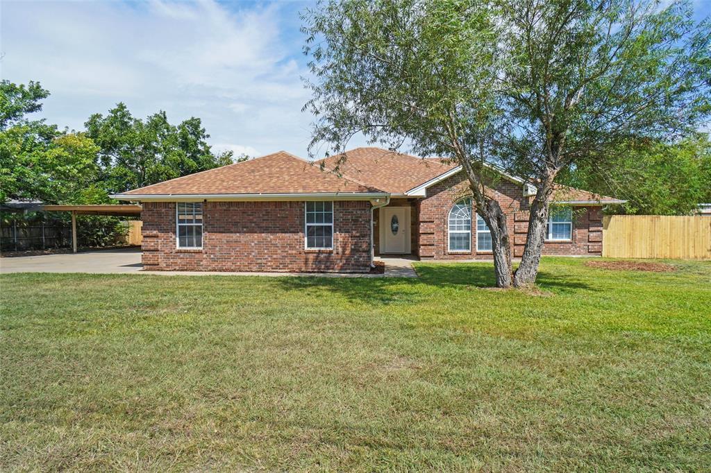 302 Robins Way, Granbury