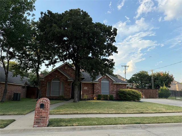 9005 Trails Edge Drive, North Richland Hills