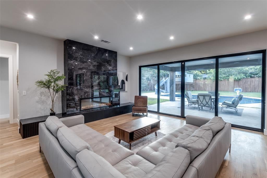 13693 Peyton Drive, Dallas