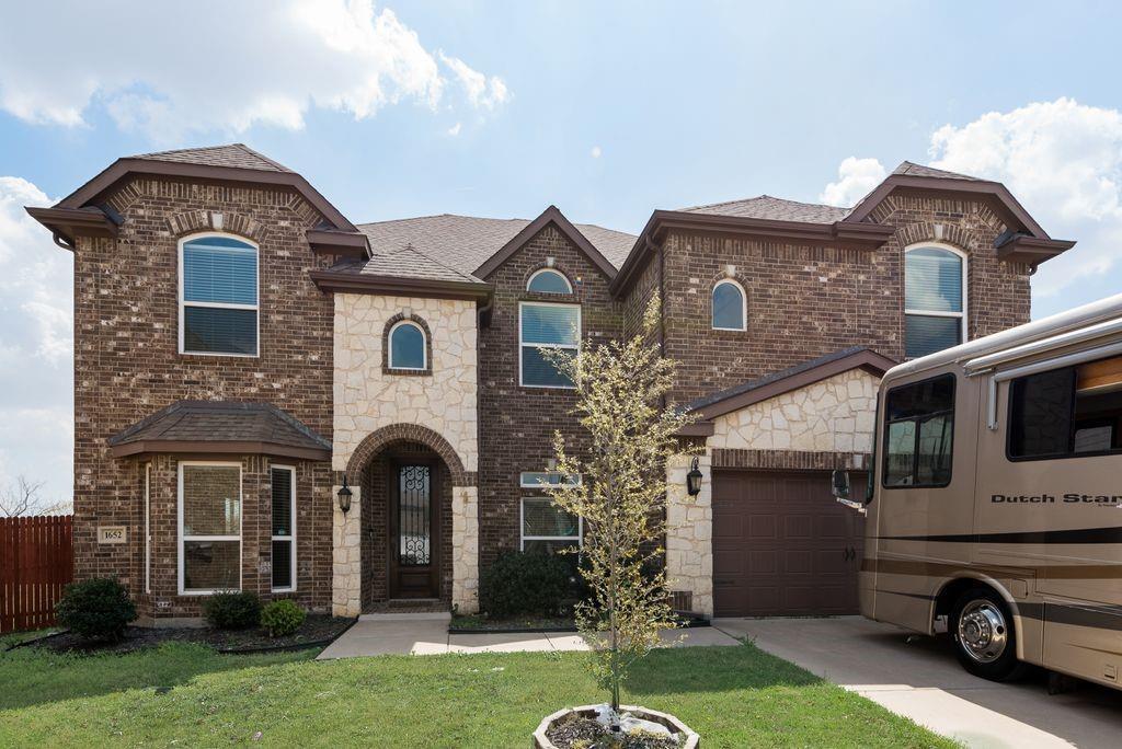 1652 Scarlet Crown Drive, Fort Worth