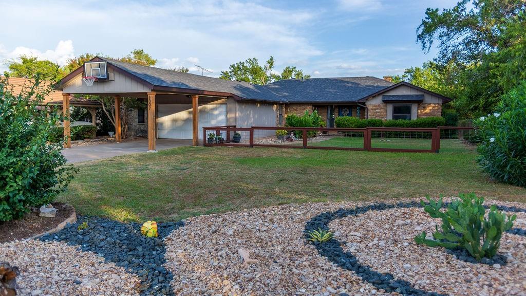 1007 Laguna Vista Court, Granbury