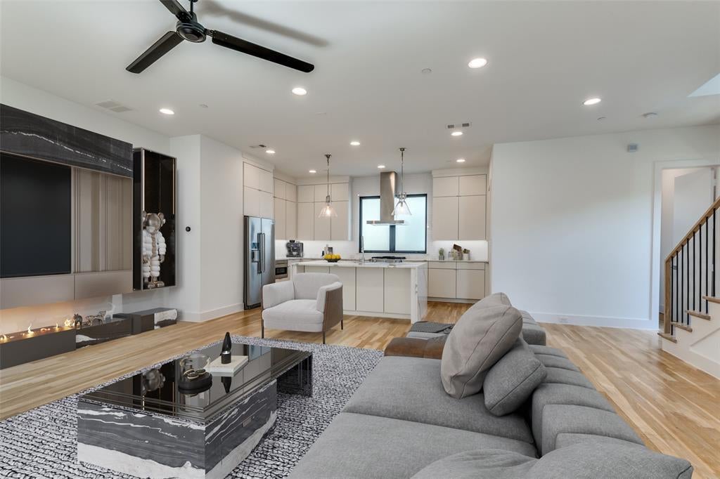 2703 Kimsey Drive 101, Dallas