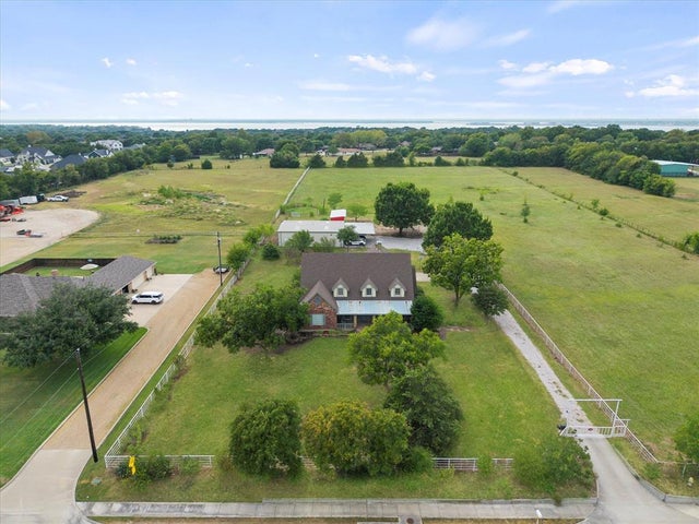 1305 Laurence Drive, Heath