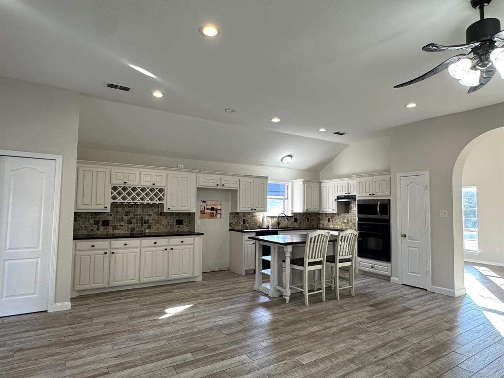 8569 Woodlake Circle, Fort Worth