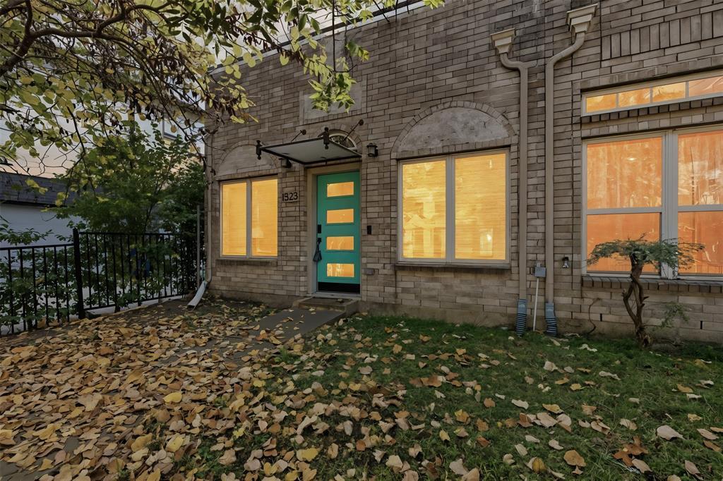 1823 S Ervay Street, Dallas