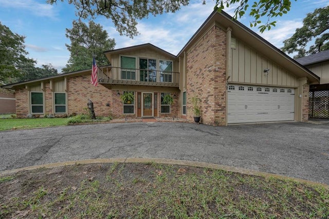 220 Texas Drive, Hideaway