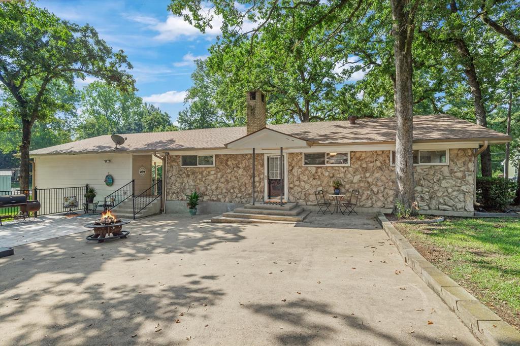 913 Doe Run Road, Tool