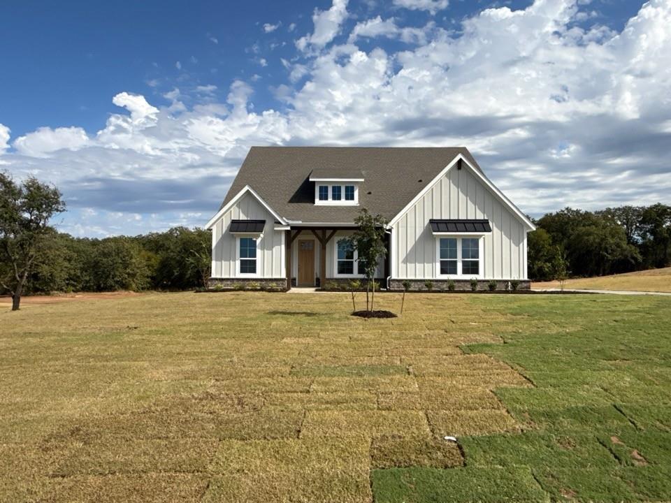 136 Oak Grove Way, Springtown