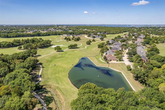 8 Center Court, Heath