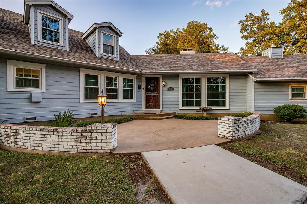 215 Sunset Drive, Cleburne