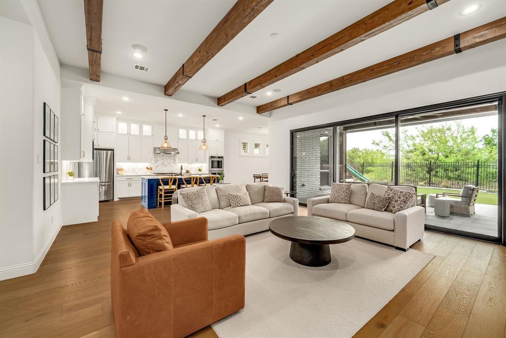 8288 Western, The Colony