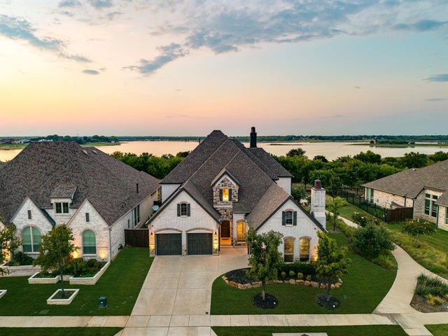 8288 Western, The Colony