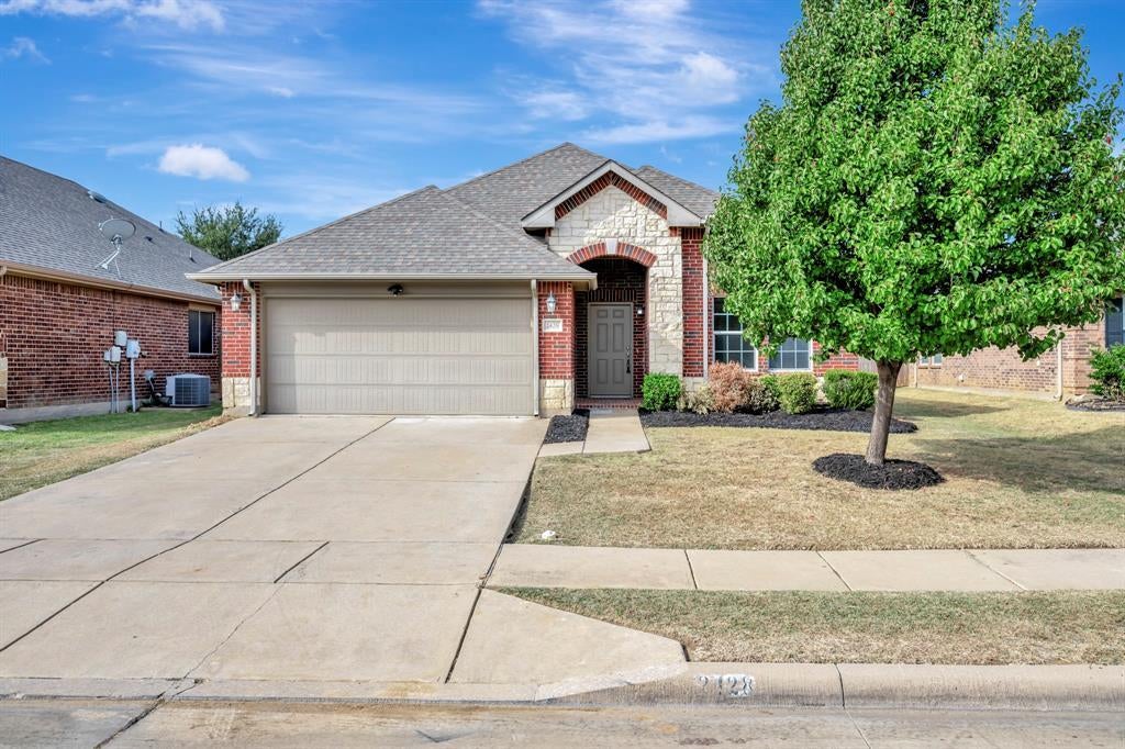 2428 Loreto Drive, Fort Worth