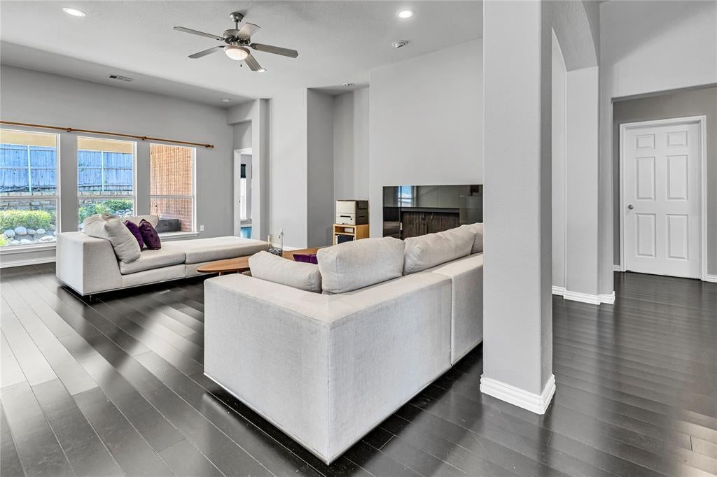 2719 Falcon Trail, Grand Prairie