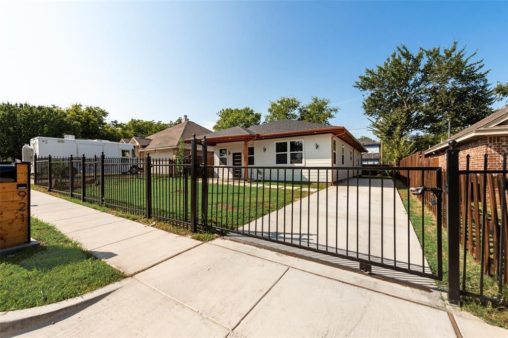 921 Bessie Street, Fort Worth