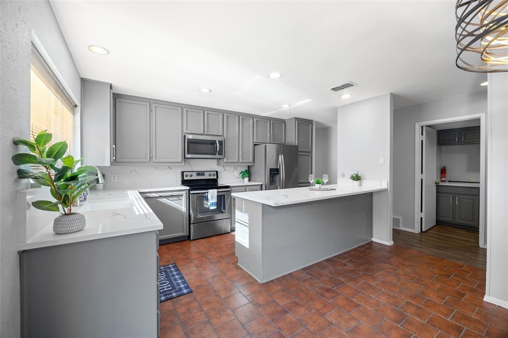 2216 Winter Sunday Way, Arlington