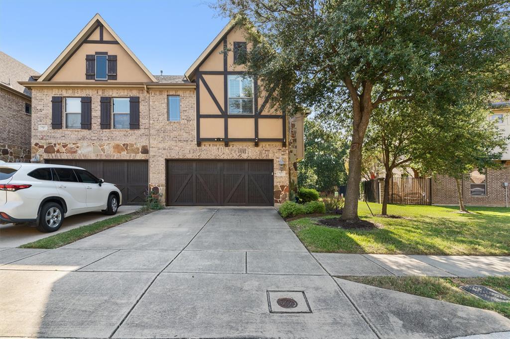 925 Brook Forest Lane, Euless