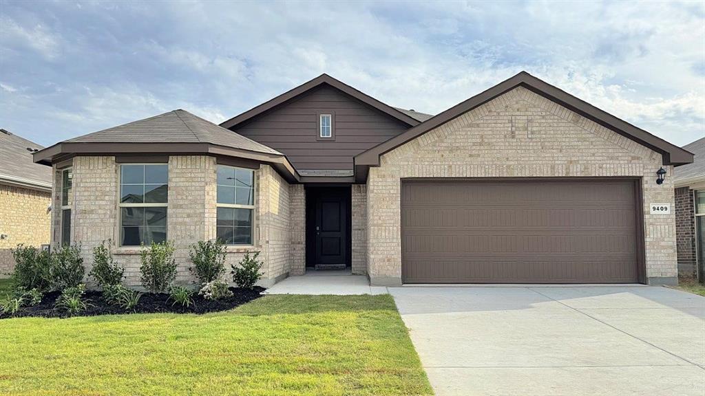 9409 Mountain Pass Drive, Fort Worth