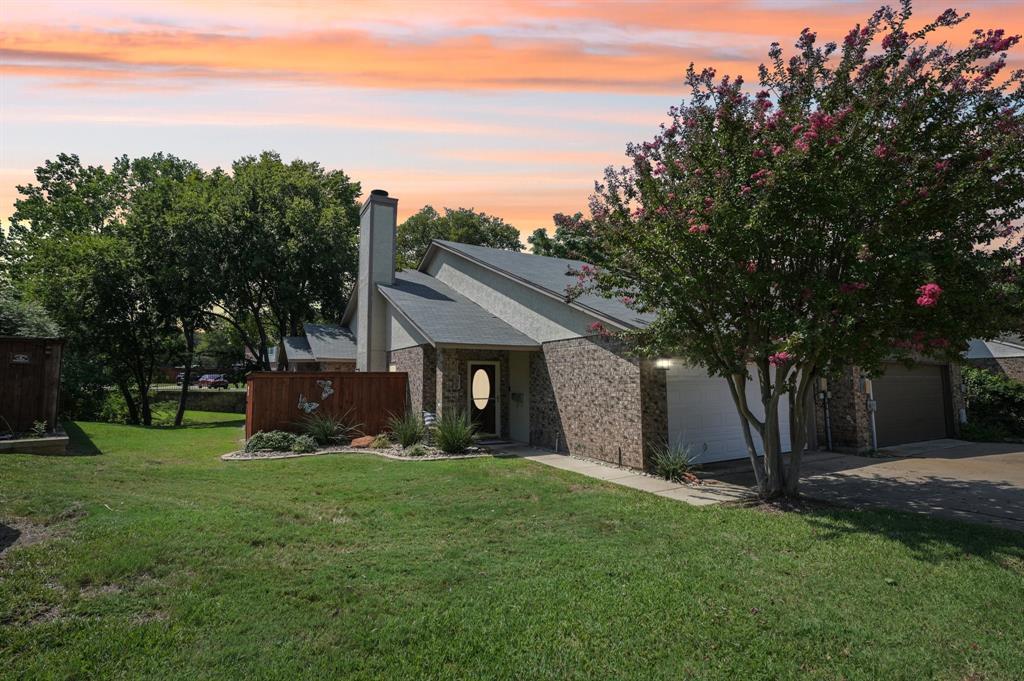 1611 Willow Lane, Euless