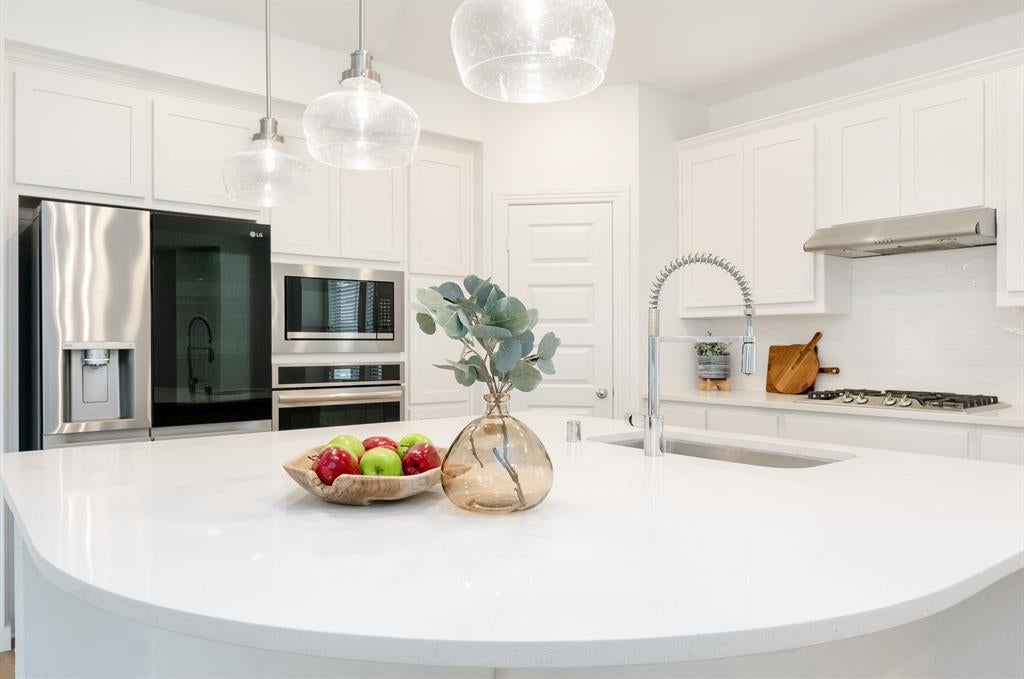 12449 Iveson Drive, Fort Worth