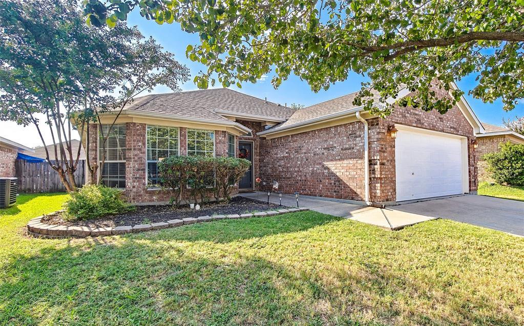 10820 Middleglen Road, Fort Worth