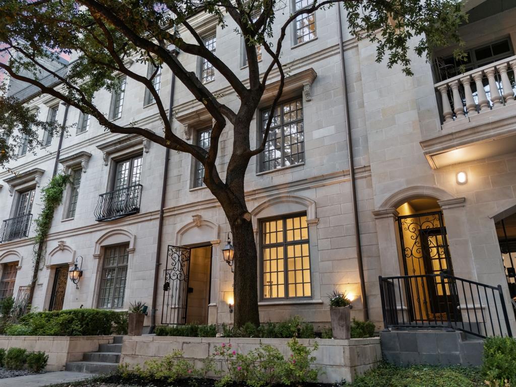 2214 Worthington Street, Dallas