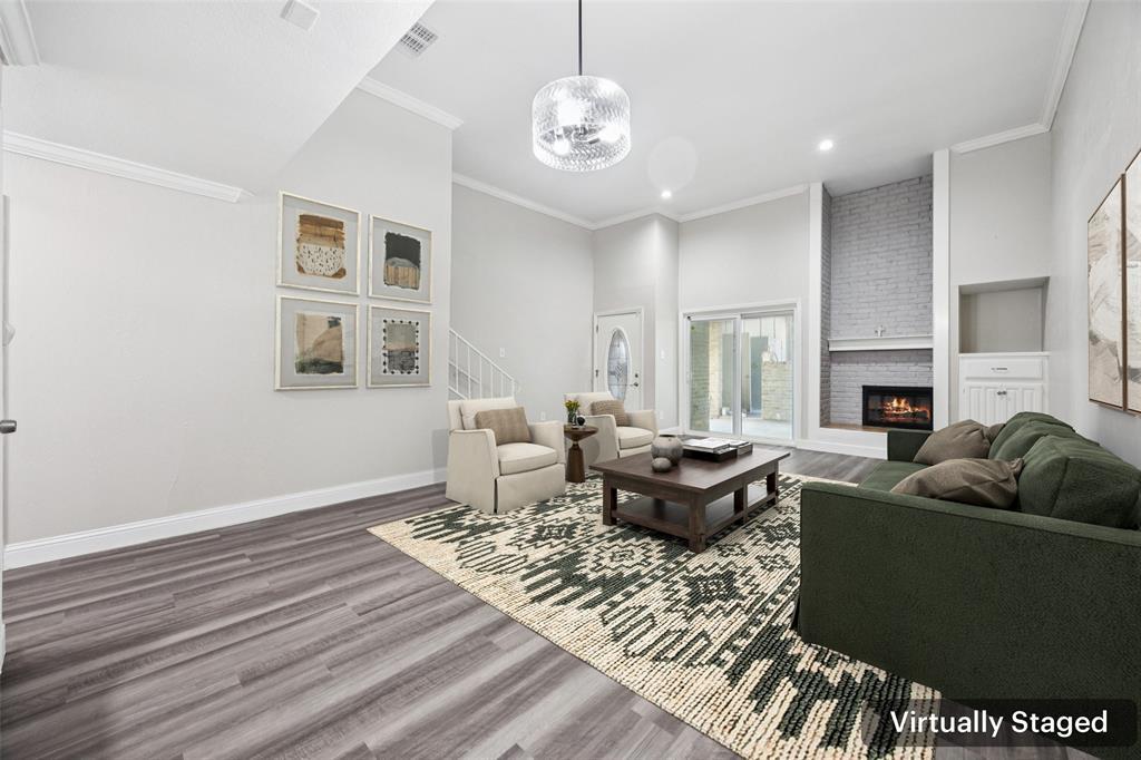 207 E Harwood Road 14, Euless