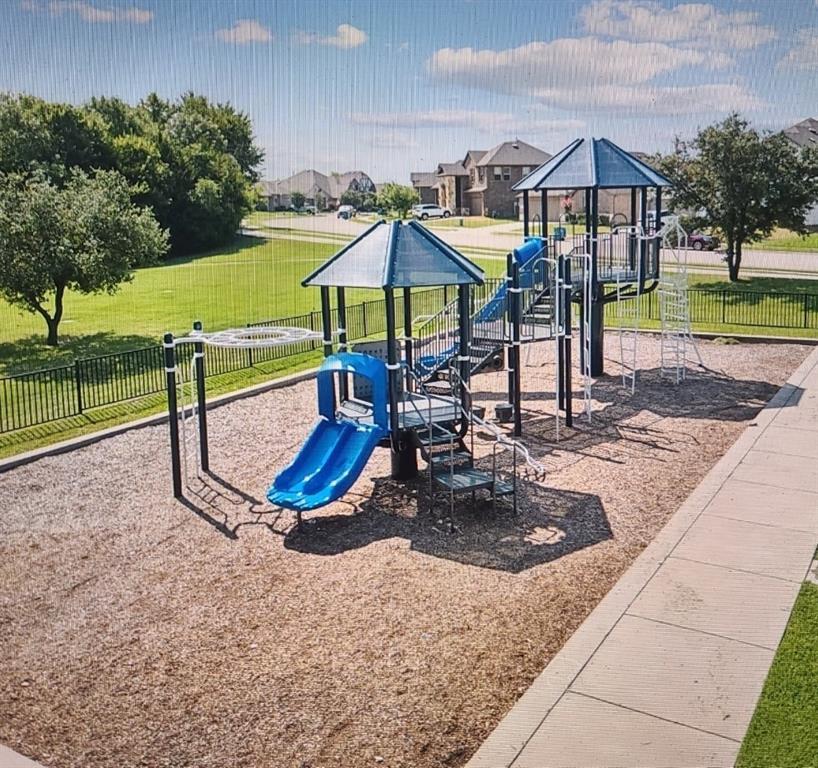 2138 Hobby Drive, Forney