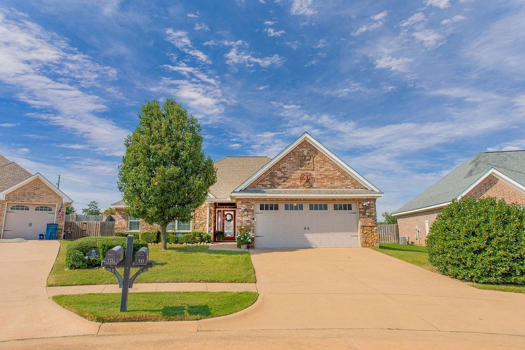 717 White Bear Trail, Lindale
