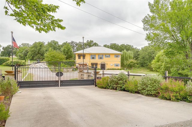 383 County Rd 3672, Springtown